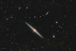 NGC 4565: Kenardan Görülen Bir Galaksi