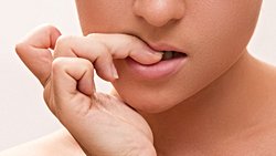 Dermatofaji: İnsanlar Neden Parmak Derisini Yiyor?