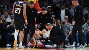 Nikola Jokic Injures Knee As Nuggets Fall To Heat