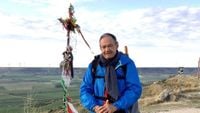 “Lève-toi et marche !”, Daniel Saint-Hamont, 80 ans, pensait marcher 200 km… Il en a fait 1 600 jusqu’à Compostelle et raconte son périple