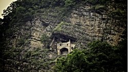 Kayalara Gömülü Tarih: Dağın İçindeki Unutulmaz Kale