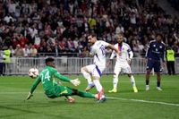 UEFA Europa League: Lyon snatch 2-2 draw against Manchester United in quarter-final first leg | Flashscore.com