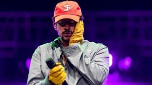 Bad Bunny Returns To Mexico With DeBí TiRAR Más FOToS Tour