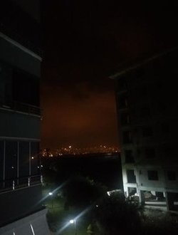 gece gök yüzü neden turuncumsu kırmızı renkte olur?