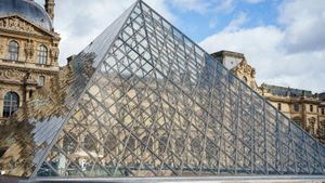 Louvre Museum Unveils Major Renovation Plans For Mona Lisa