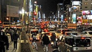 Traffic Gridlock Hits Tokyo Amid Weather Warnings