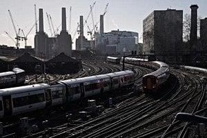 London Rail Chaos After Selhurst Train Derailment