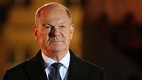 Zapfenstreich für Scholz: Bundeswehr verabschiedet Kanzler – der zeigt verborgene Fähigkeit