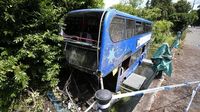 Shocking moment school bus crashes into river 'as brakes fail'