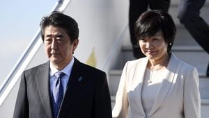 Akie Abe Set For Dinner With Trump Next Month