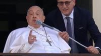 Papa Francesco ha rischiato di morire due volte: 