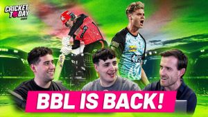 BBL14 Kicks Off With Sydney Sixers' Victory And Injuries