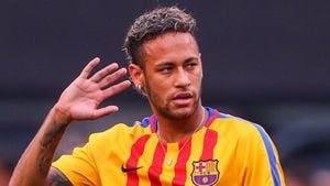 Neymar Returns To Santos As Fans Await His Re-Debut