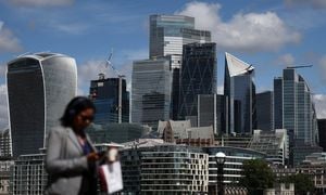 UK Leaders Grapple With Economic Challenges Amidst Stagnation