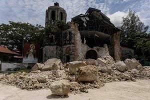 Strong Aftershock Shakes Cebu As Recovery Efforts Continue