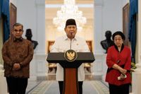 Indonesian President Prabowo calls for calm, revokes lawmakers’ perks after protests escalate into looting