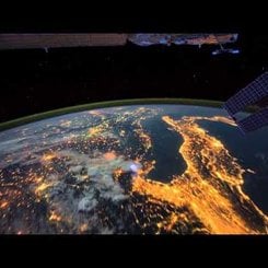 Geceleri Dünya'nın Üzerinden Uçmak