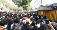 Desalojan la preparatoria 5 de la UNAM; alertan por amenaza de bomba
