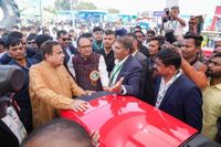 New Mahindra CNG, Ethanol Flex-Fuel, Electric Tractors Showcased - Agrovision 2025