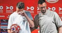 Emotionele Liam van Nistelrooy in voetsporen vader Ruud: eerste contract voor jeugdige goalgetter (17)