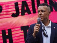 Clive Lewis says he'll resign his Norwich seat to give Burnham a run at Starmer