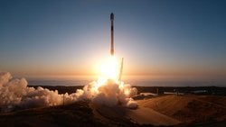 Spacex Durmuyor: Falcon 9 California’dan 24 Starlink Uydusunu Daha Gökyüzüne Taşıdı