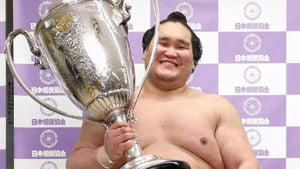 Former Ozeki ASANOYAMA Makes Triumphant Comeback