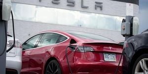 Tesla Faces Sweeping Federal Probe Over Self-Driving Crashes