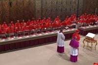 Conclave: cardeais se reúnem na Capela Sistina para definir novo papa