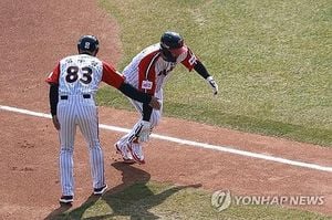 Moon Bo-Kyung Hits Back-to-Back Homers For LG Twins