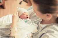 Lĩnh án tù vì đăng ảnh sinh nở của con lên Facebook