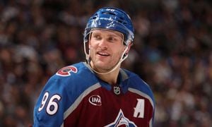 Mikko Rantanen Returns To Colorado Amid Cheers And Boos