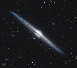 NGC 4565: Kenardan Görülen Galaksi