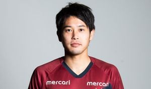 Atsuto Uchida Reunites With Schalke Teammates