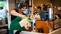 Starbucks dress code changes; baristas will wear 'more defined color palette'