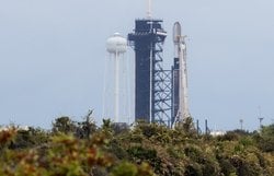 Kötü Hava SpaceX’i Durdurdu: Falcon 9’un Rekor 32. Uçuşu ve 2025’in 3.000’inci Starlink Uydusu Ertelendi.