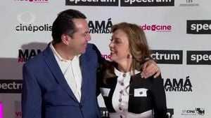 Laura Flores Y Lalo Salazar Debutan Como Pareja En Público