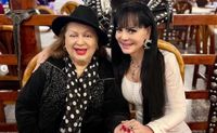 Maribel Guardia felicita a su hermana, la madre que ganó tras la muerte de su verdadera mamá