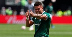 Paulinho Fires Palmeiras Into Club World Cup Quarter Finals