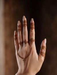 Alluring finger mehendi design ideas for Eid al-Fitr 2025