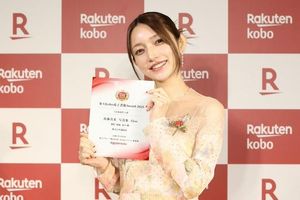 Maki Goto Celebrates Grand Prize Win At Kobo Awards