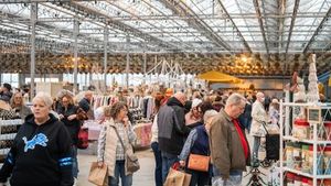 Holiday Markets Draw Crowds In Pennsylvania And Michigan