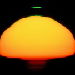  A Green Flash from the Sun 