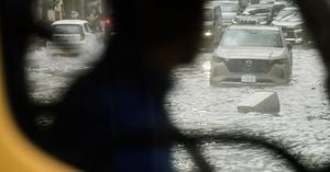 Heavy Rainstorm Paralyzes Tokyo Transport And Power