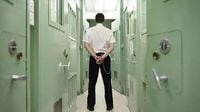 Two prisoners still at large after being freed by mistake in 2024 - Yahoo