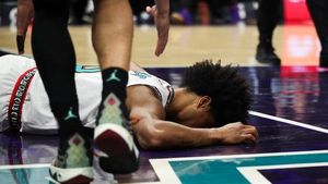 Grizzlies Overcome Hornets 124-100 Despite Wells Injury
