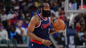Clippers And Nuggets Battle For Playoff Supremacy