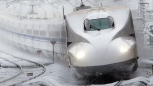 Heavy Snow Causes Delays On Tōkaidō Shinkansen