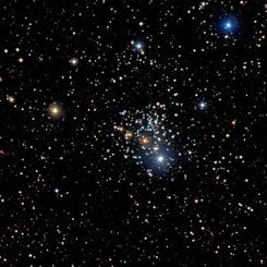 NGC 2266: New General Catalog’daki Yaşlı Küme