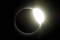 Éclipse solaire : le 29 mars, le soleil a rendez-vous avec la lune | Francelive